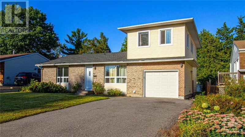 941 CHARLTON Drive  Ottawa, K1K3Z4 | Image 1