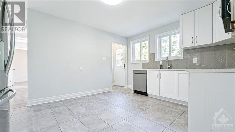 941 CHARLTON Drive  Ottawa, K1K3Z4 | Image 15