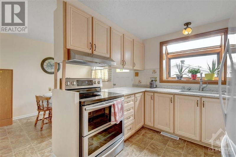 30 TIVERTON Drive  Ottawa, K2E6L7 | Image 9