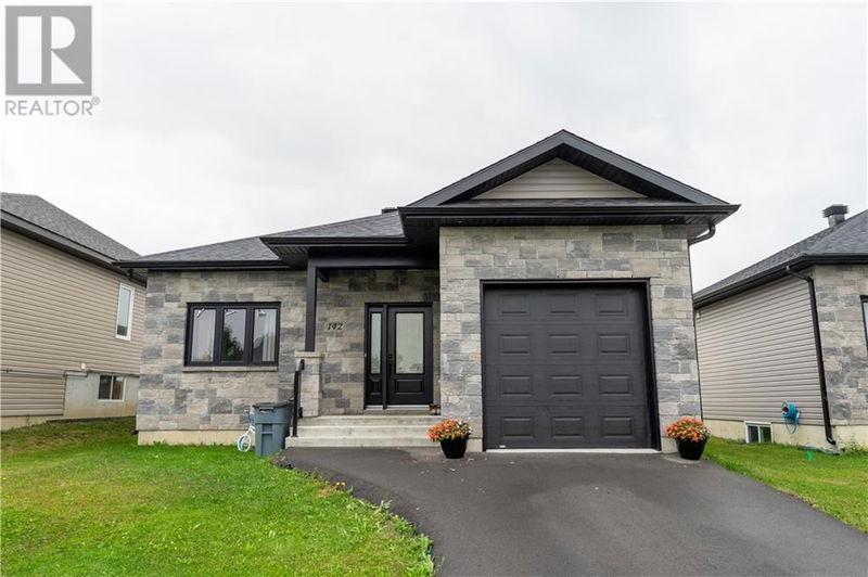 142 BELLWOOD Drive  Cornwall, K6H7M3 | Image 1