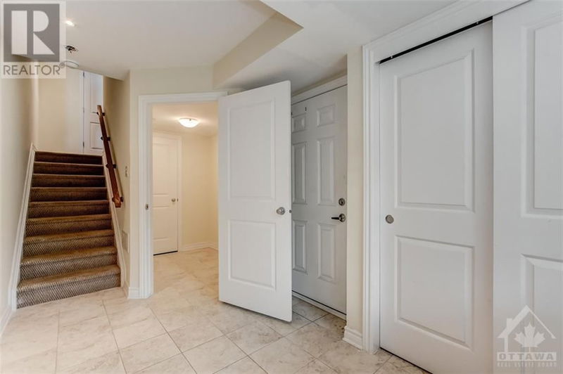 38 FALLENGALE Crescent  Ottawa, K2T0K9 | Image 3