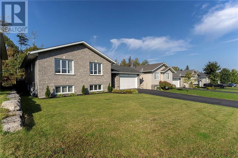 67 OAK Avenue  Petawawa, K8H0B5 | Image 2