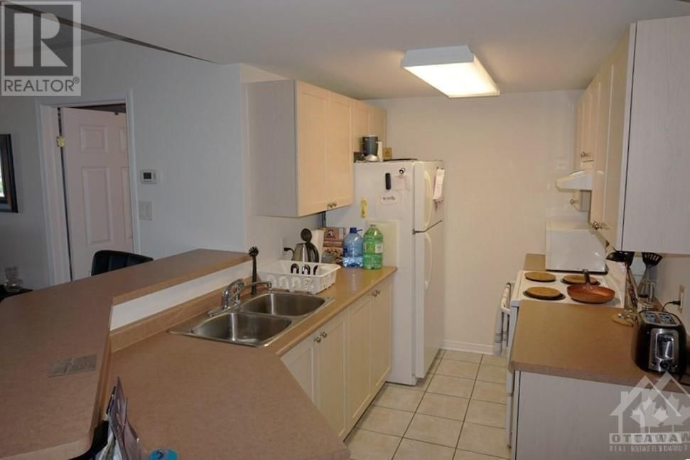 310 CENTRAL PARK DRIVE UNIT#9D Image 3