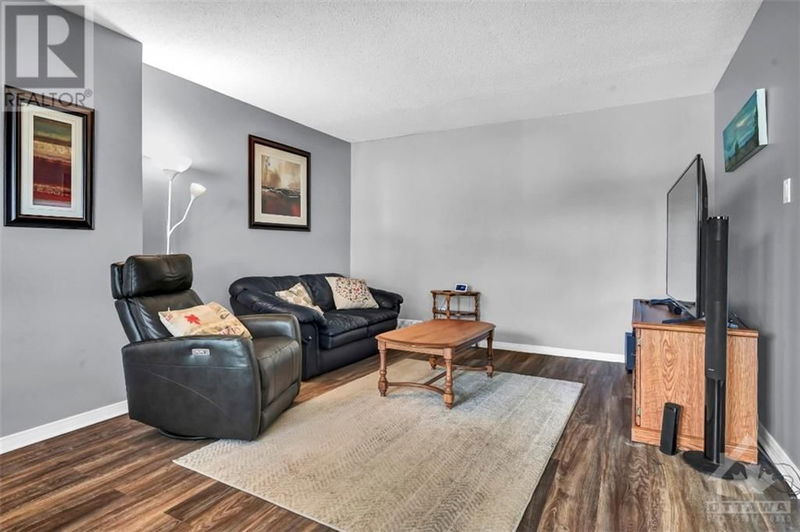 79 HOBART Crescent  Ottawa, K2H5S3 | Image 6