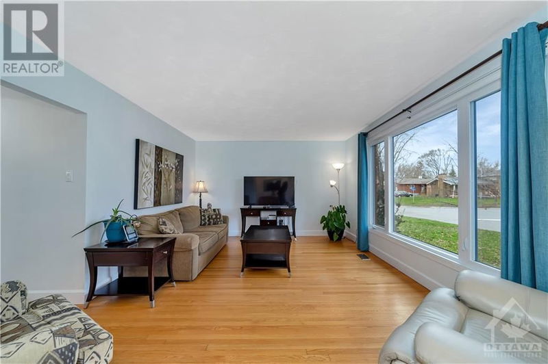 882 TROJAN Avenue  Ottawa, K1K2R2 | Image 3