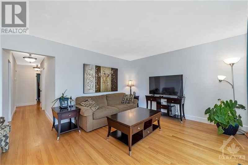 882 TROJAN Avenue  Ottawa, K1K2R2 | Image 4