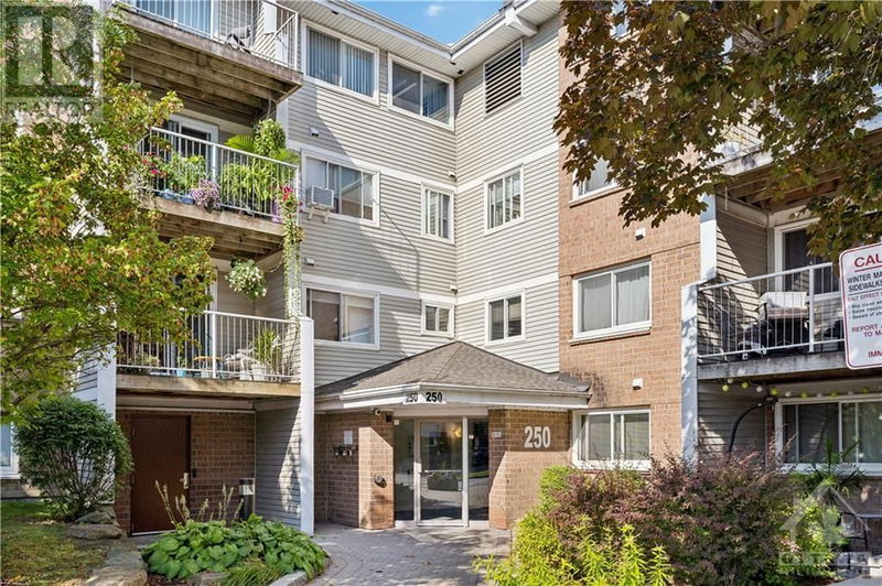  210 - 250 BRITTANY Drive  Ottawa, K1K4M1 | Image 1