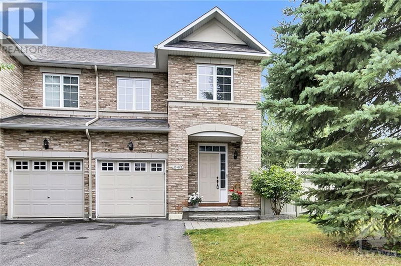 940 SCHOONER Crescent  Ottawa, K1V1Y6 | Image 1