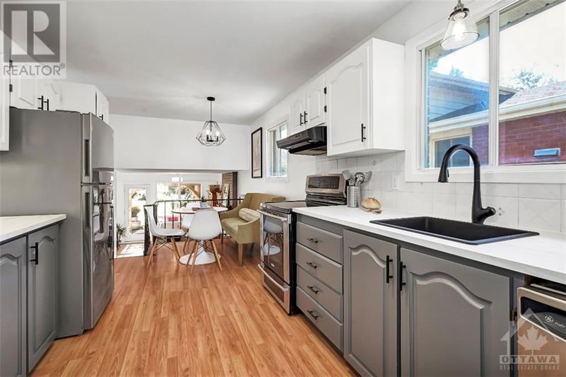 584 DICKINSON Avenue  Ottawa, K1V7J4 | Image 8