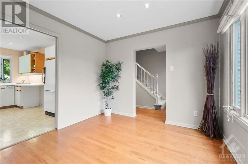 722 FIELDING Drive  Ottawa, K1V7G5 | Image 5