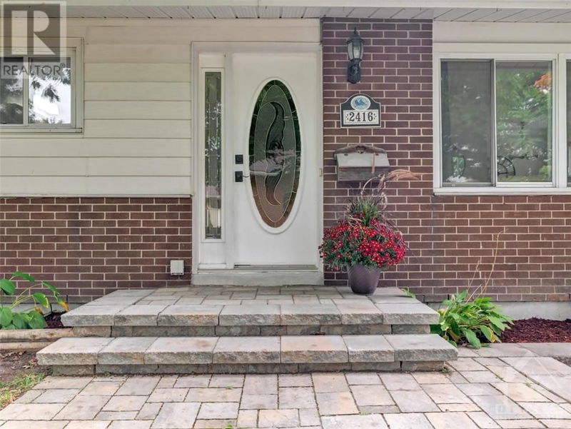 2416 HOWLAND Avenue  Ottawa, K1G1J5 | Image 2