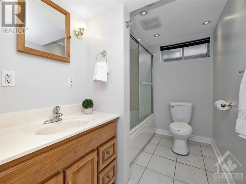 2416 HOWLAND Avenue  Ottawa, K1G1J5 | Image 24