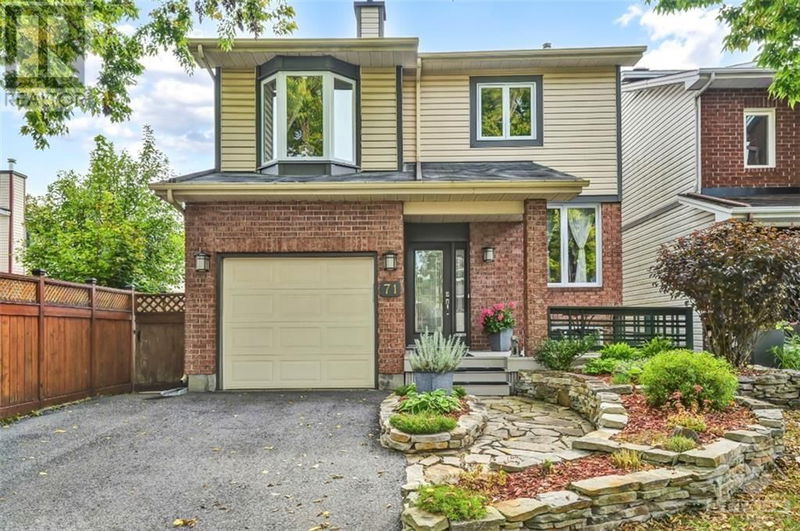 71 HUNTERSFIELD Drive  Ottawa, K1T3L7 | Image 1