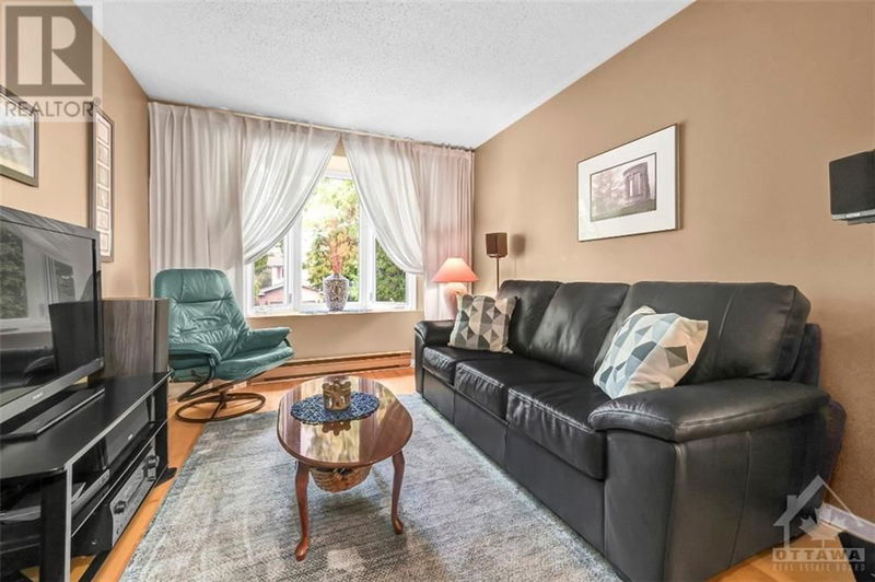 71 HUNTERSFIELD Drive  Ottawa, K1T3L7 | Image 17