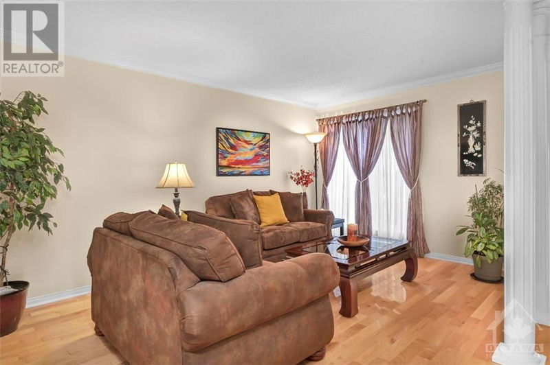 71 HUNTERSFIELD Drive  Ottawa, K1T3L7 | Image 5