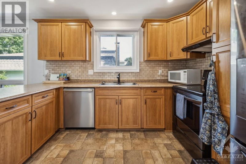 13 RIDGEBURN Gate  Ottawa, K1B4C7 | Image 13