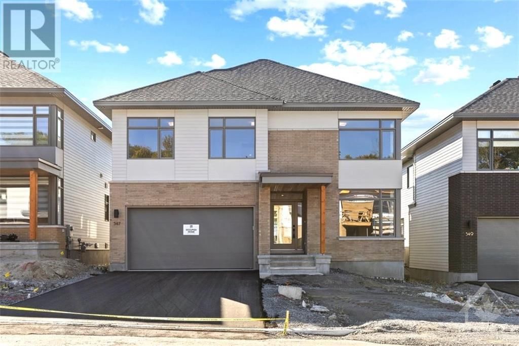 547 OMINIK CRESCENT Image 1