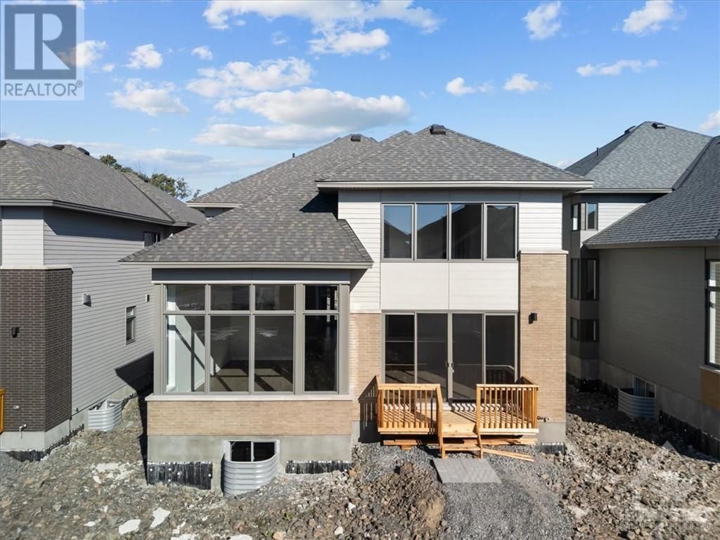 547 OMINIK CRESCENT Image 3