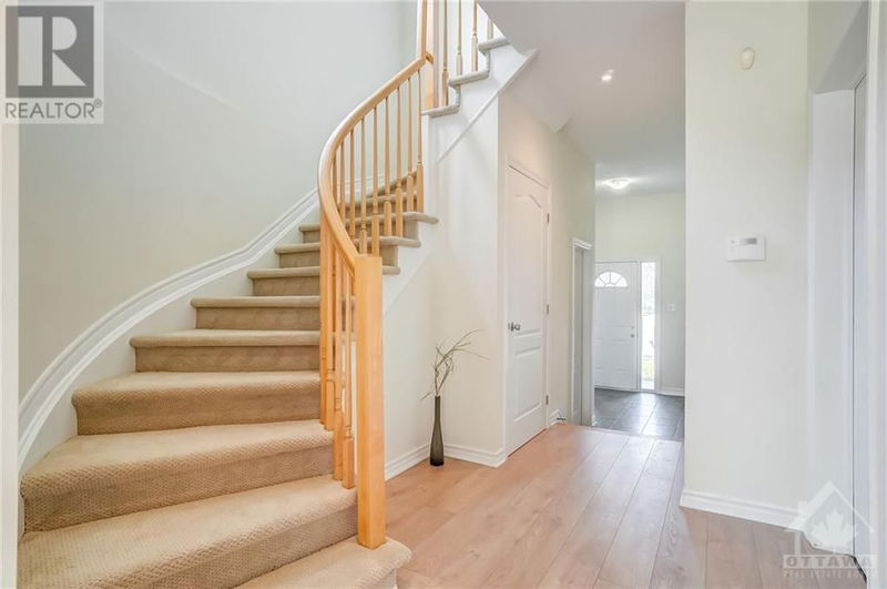 1074 NORTHGRAVES Crescent  Ottawa, K2M0C6 | Image 6