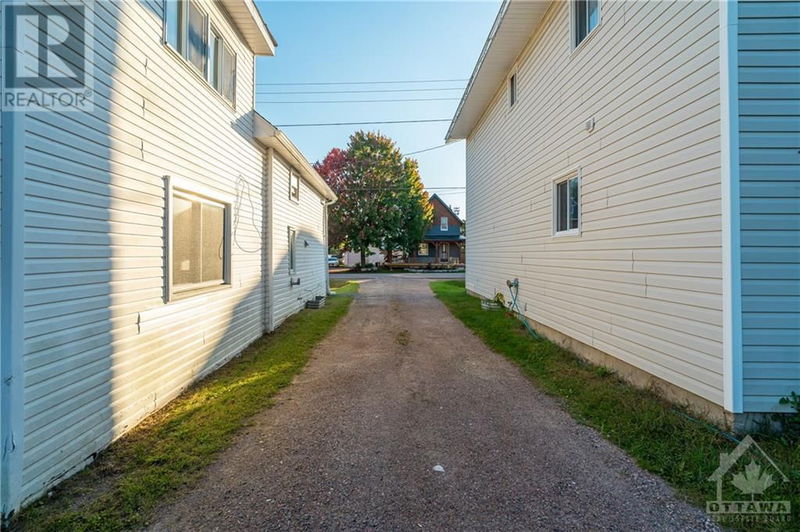 593 B HAMILTON Street West Pembroke, K8A6P3 | Image 2