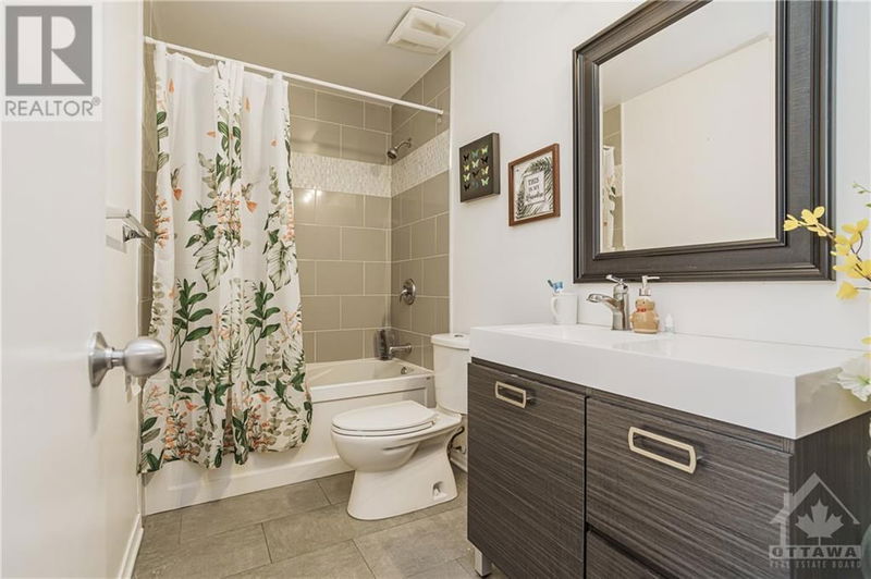 235 HUNTERSFIELD Drive  Ottawa, K1T3M5 | Image 14