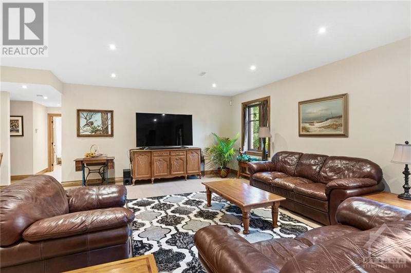 2450 RIVER Road  Ottawa, K4M1B4 | Image 18