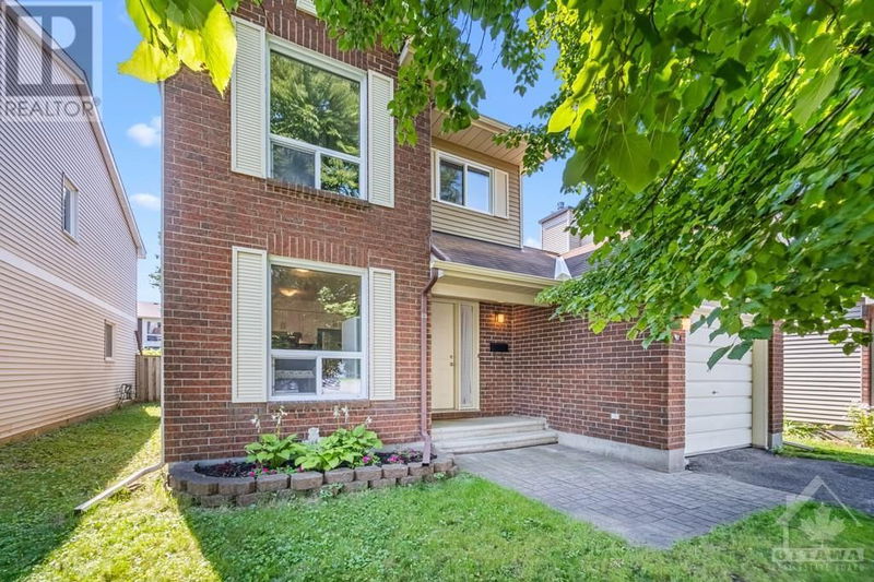 37 FAIR OAKS Crescent  Ottawa, K2G4W6 | Image 1