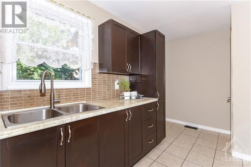 840 CUMMINGS Avenue  Ottawa, K1K2L4 | Image 12