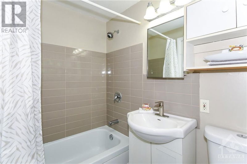 840 CUMMINGS Avenue  Ottawa, K1K2L4 | Image 19