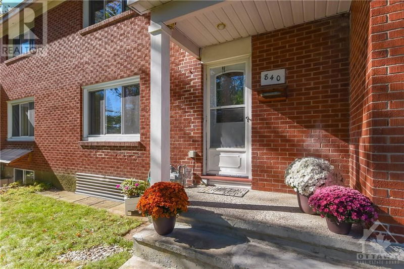 840 CUMMINGS Avenue  Ottawa, K1K2L4 | Image 2