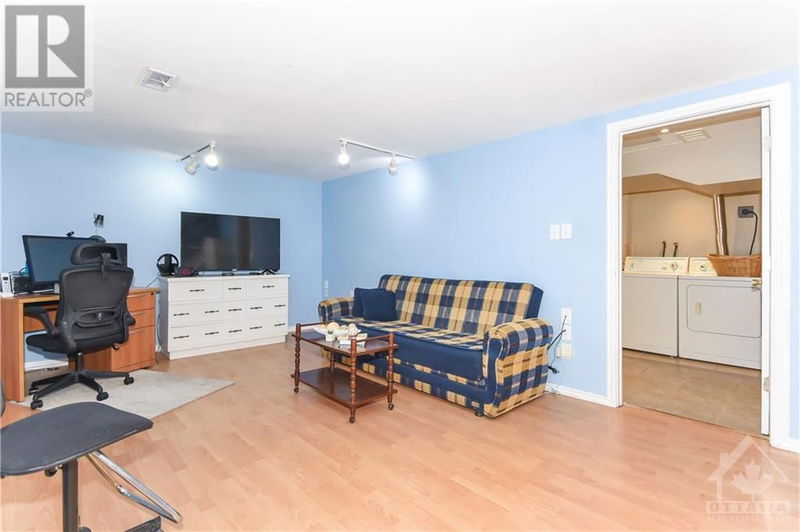 840 CUMMINGS Avenue  Ottawa, K1K2L4 | Image 25