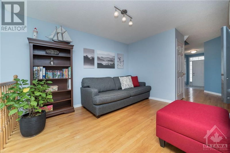 36 SANTA CRUZ Private  Ottawa, K1G6M4 | Image 9