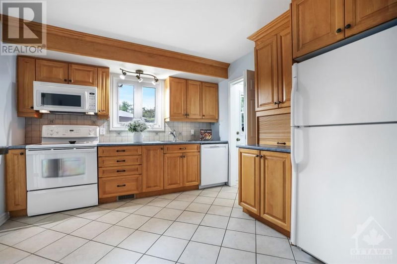 680 INGRAM Crescent  Ottawa, K1J7A8 | Image 10