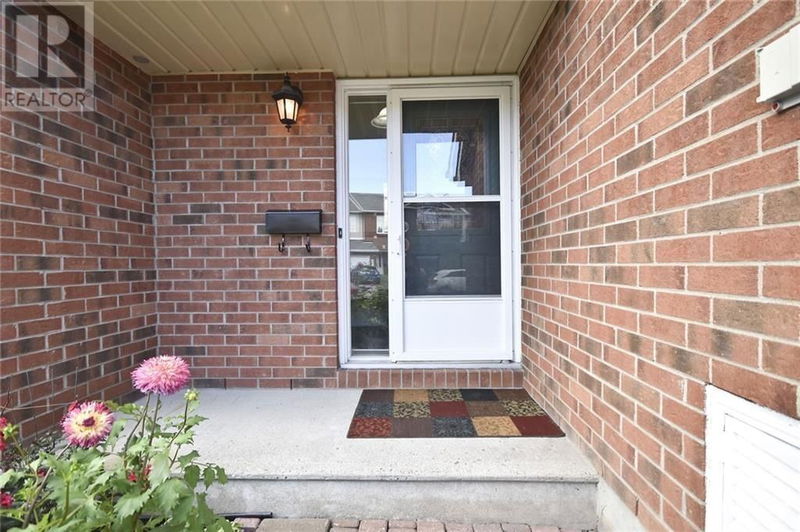 6058 PINEGLADE Crescent  Ottawa, K1W1H1 | Image 2