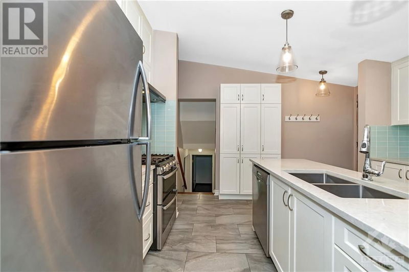 2010 FEATHERSTON Drive  Ottawa, K1H6P9 | Image 12