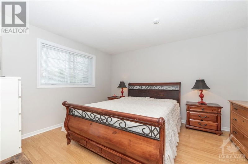 32 ELLISSON Way  Ottawa, K1G4P6 | Image 13