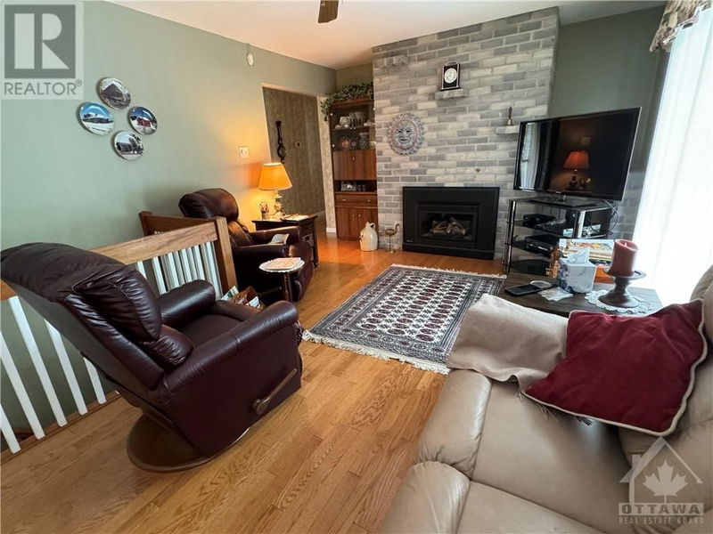 2 MAPLERIDGE Lane  Smiths Falls, K7A4S5 | Image 4