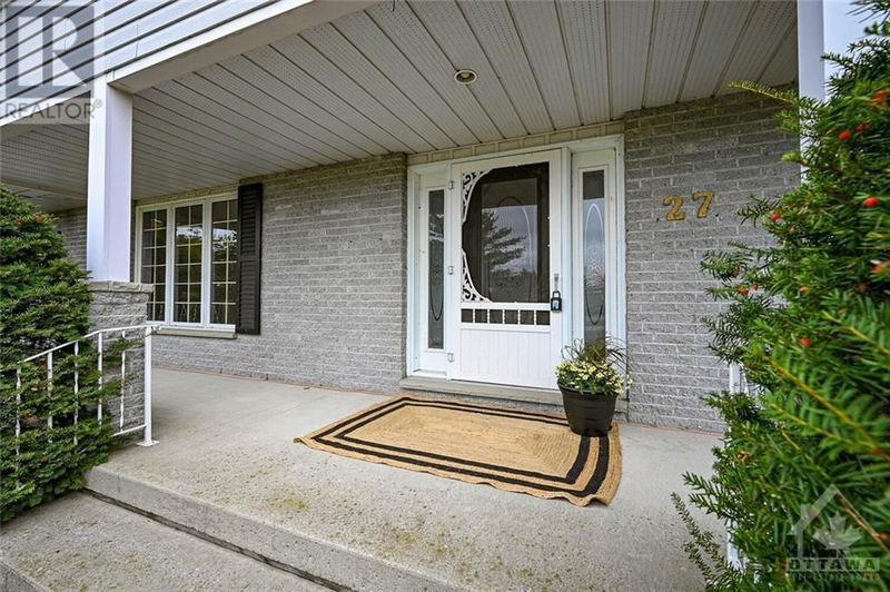 27 SOUTH POINT Drive  Smiths Falls, K7A4S5 | Image 3