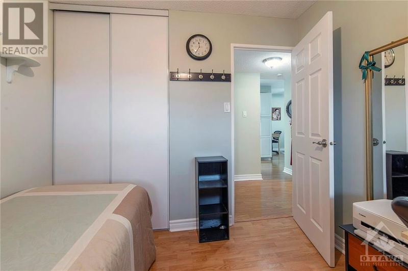  814 - 555 BRITTANY Drive  Ottawa, K1K4C5 | Image 21