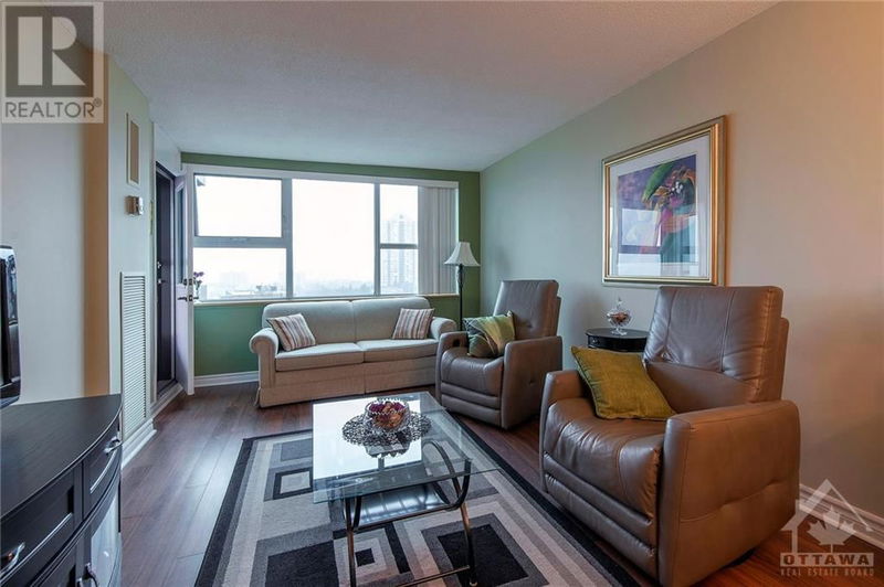  814 - 555 BRITTANY Drive  Ottawa, K1K4C5 | Image 3