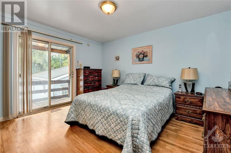 1312 AVENUE R Avenue  Ottawa, K1G0B9 | Image 10