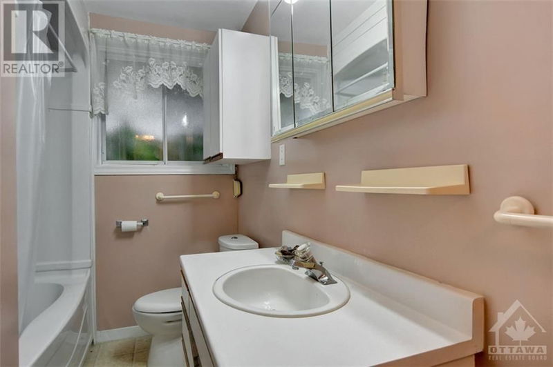 1312 AVENUE R Avenue  Ottawa, K1G0B9 | Image 23