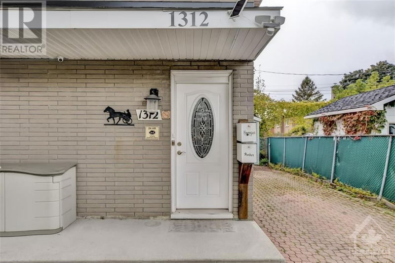 1312 AVENUE R Avenue  Ottawa, K1G0B9 | Image 3