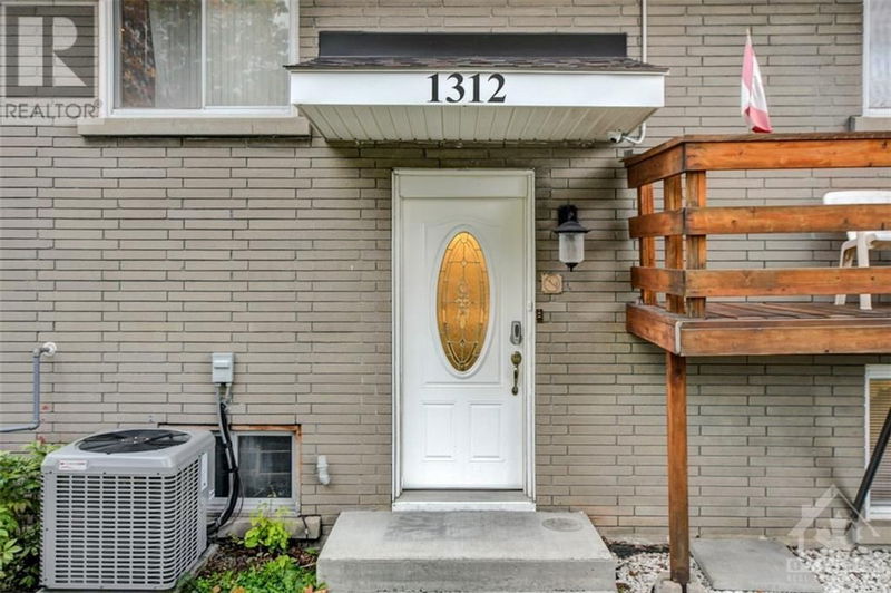 1312 AVENUE R Avenue  Ottawa, K1G0B9 | Image 4