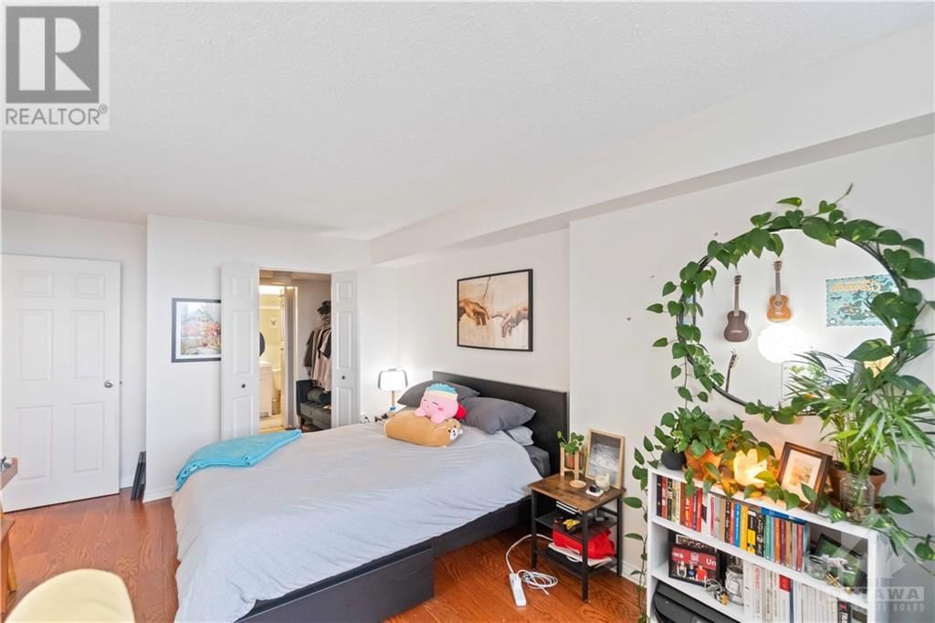 530 LAURIER AVENUE W UNIT#1902 Image 11