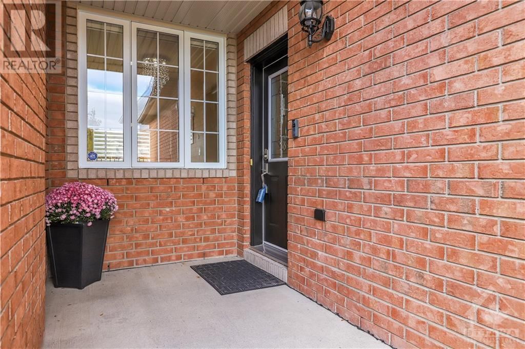 1072 BRASSEUR CRESCENT Image 3