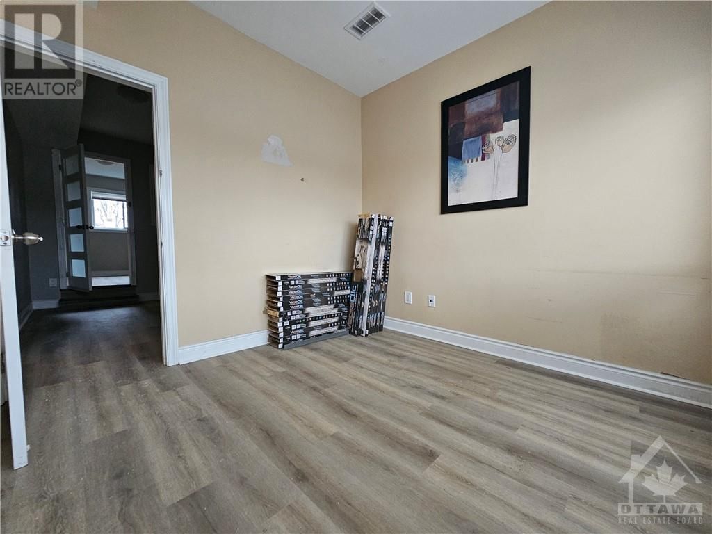 1439 WOODROFFE AVENUE UNIT#3 Image 2