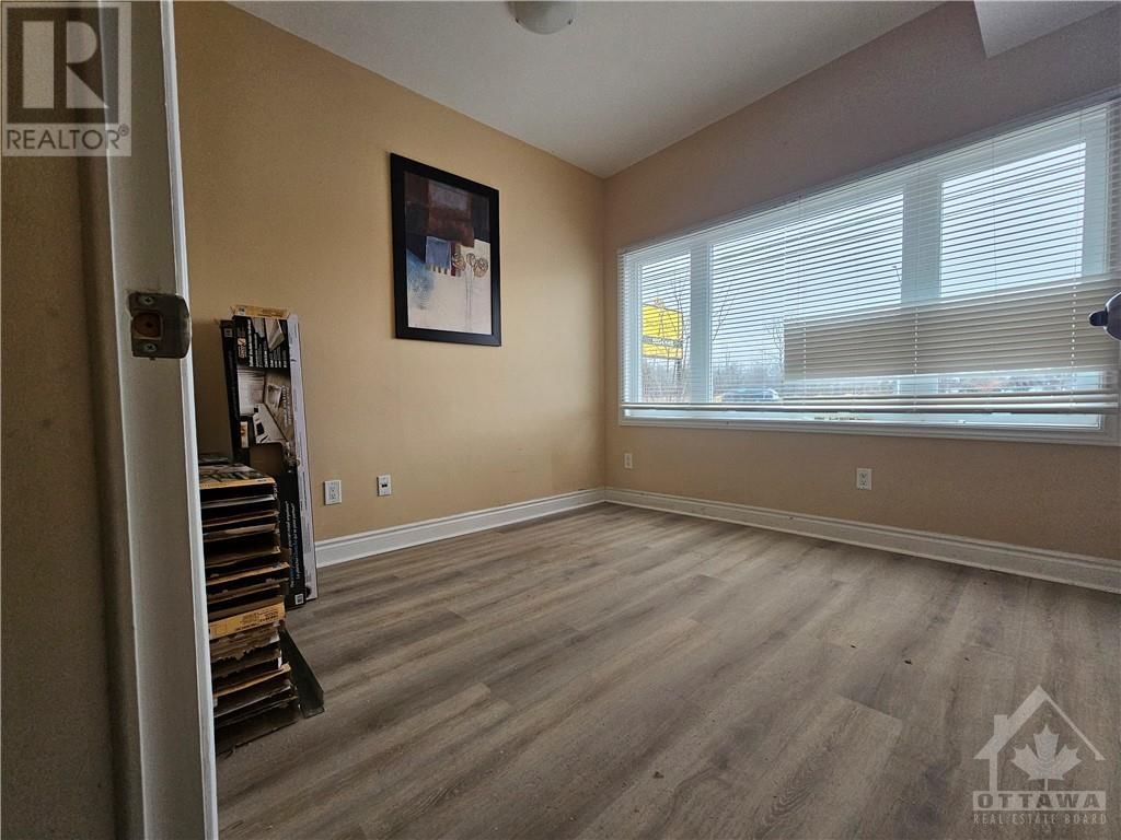 1439 WOODROFFE AVENUE UNIT#3 Image 3