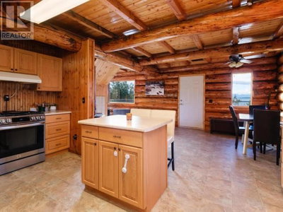 282 JUDAS CREEK DRIVE | Whitehorse South Yukon | Slide Image Six