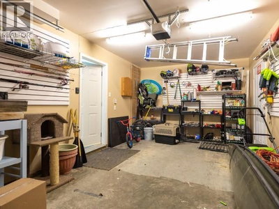 34 MOONSTONE LANE | Whitehorse Yukon | Slide Image Two